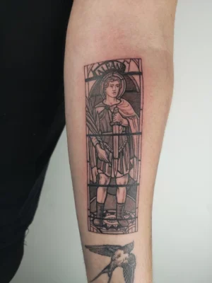 Vidrieraruf 8 11Zon | Culpa Mía Tattoo - Estudio Tatuajes Madrid
